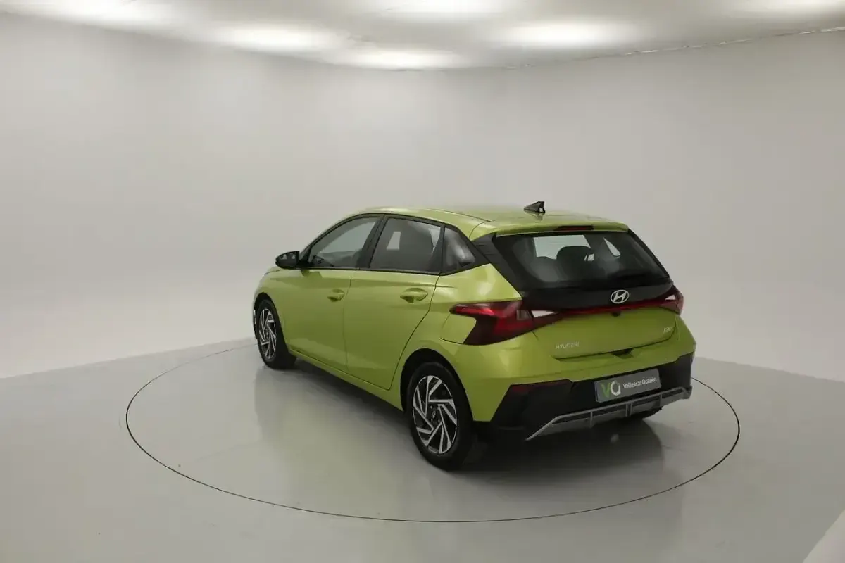 Usado Hyundai i20 101 CV (74 kW) 2024 Verde Utilitario