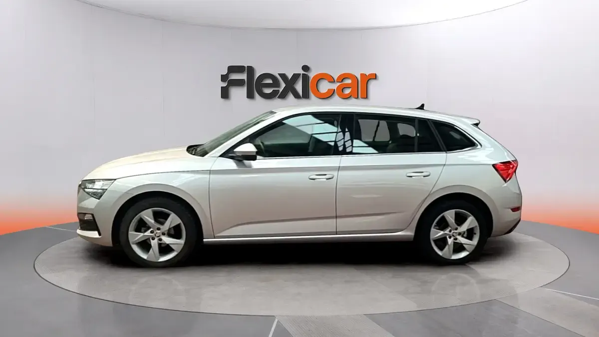 Usado Skoda Scala Active 95 CV (69 kW) 2021 Gris Utilitario