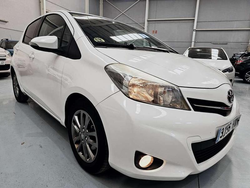 Usado Toyota Yaris Advance 90 CV (66 kW) 2014 Blanco Utilitario