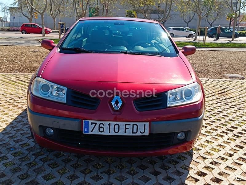Usado Renault Mégane Cabriolet Privilege 120 CV (88 kW) 2006 Rojo Descapotable