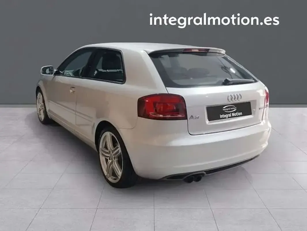 Usado Audi A3 Ambition 160 CV (117 kW) 2011 Gris Utilitario