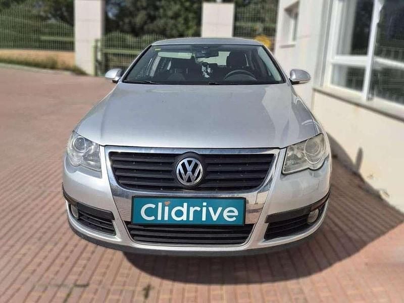 Usado VW Passat Edition 110 CV (80 kW) 2010 Gris Berlina