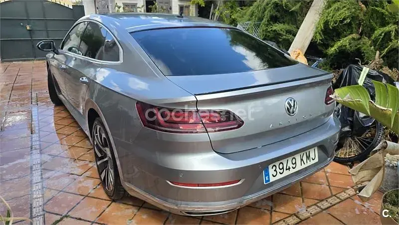 Usado VW Arteon R-line 190 CV (139 kW) 2018 Gris / plata Utilitario