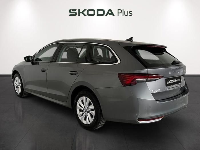 Usado Skoda Octavia Selection 116 HP (85 kW) 2025 Cinzento Carrinha