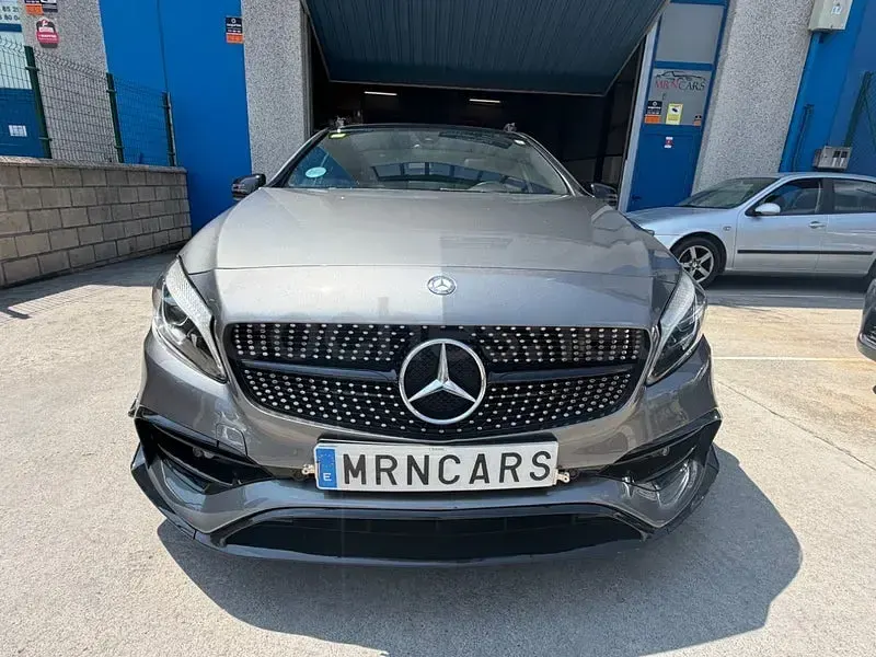 Usado Mercedes A250 218 CV (160 kW) 2016 Gris / plata Utilitario