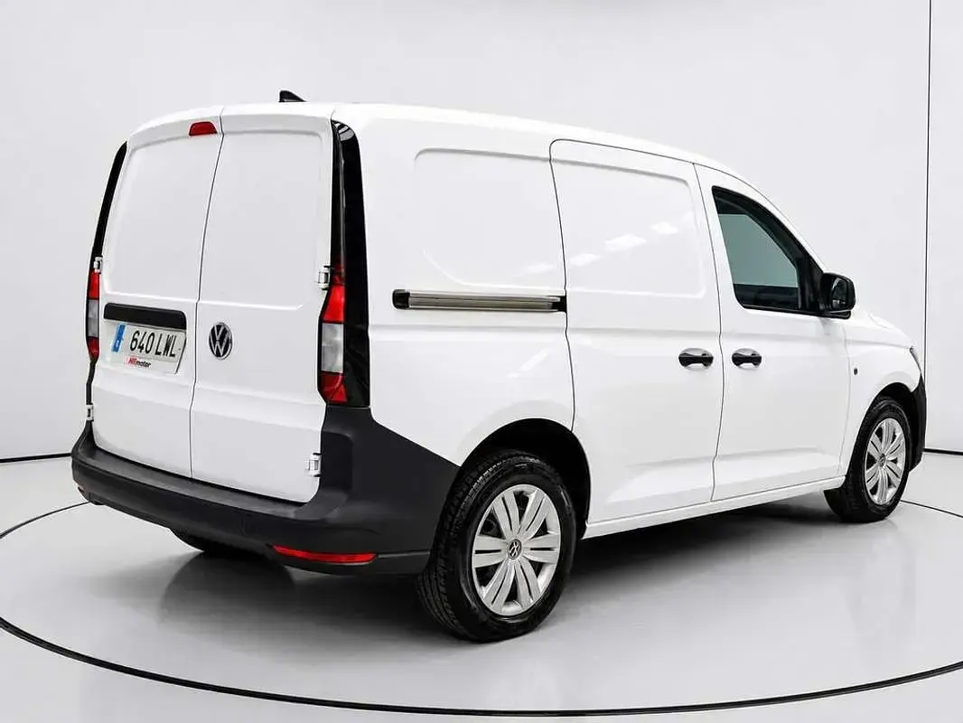 Usado VW Caddy 102 CV (75 kW) 2022 Blanco Monovolumen