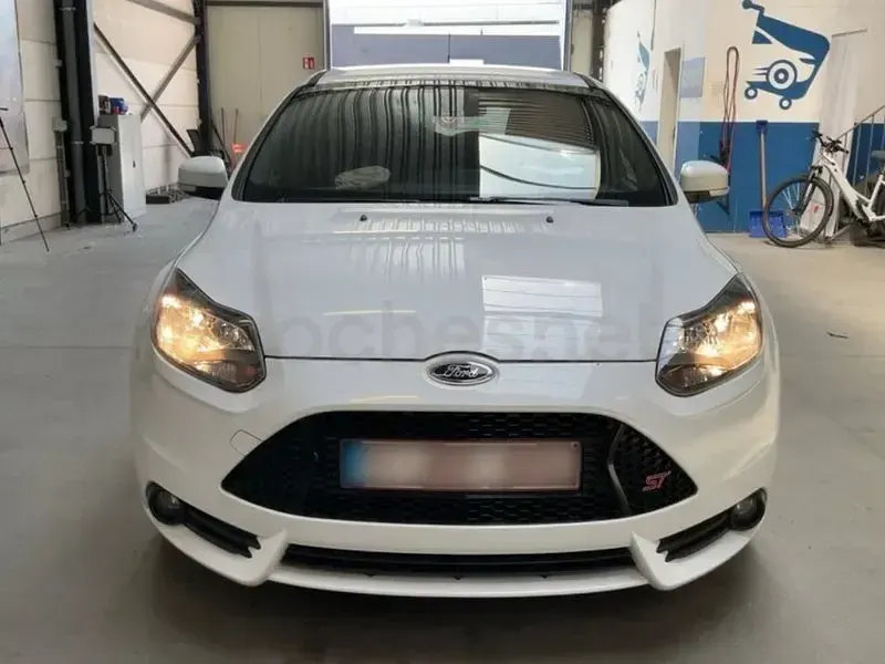 Usado Ford Focus ST 250 CV (183 kW) 2015 Blanco Berlina