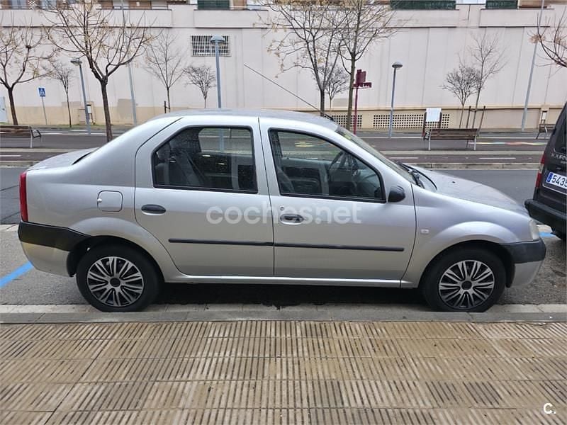 Usado Dacia Logan Lauréate 90 CV (66 kW) 2009 Gris / plata Berlina