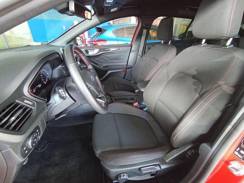 Usado Ford Focus ST-Line 125 CV (91 kW) 2023 Rojo