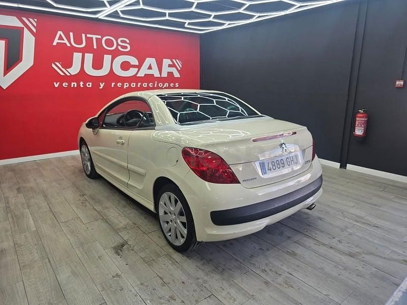 Usado Peugeot 207 CC Sport 110 CV (80 kW) 2009 Beige Descapotable