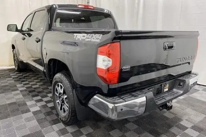 Usado Toyota Tundra SR5 381 CV (280 kW) 2018 Negro Pickup/Camioneta