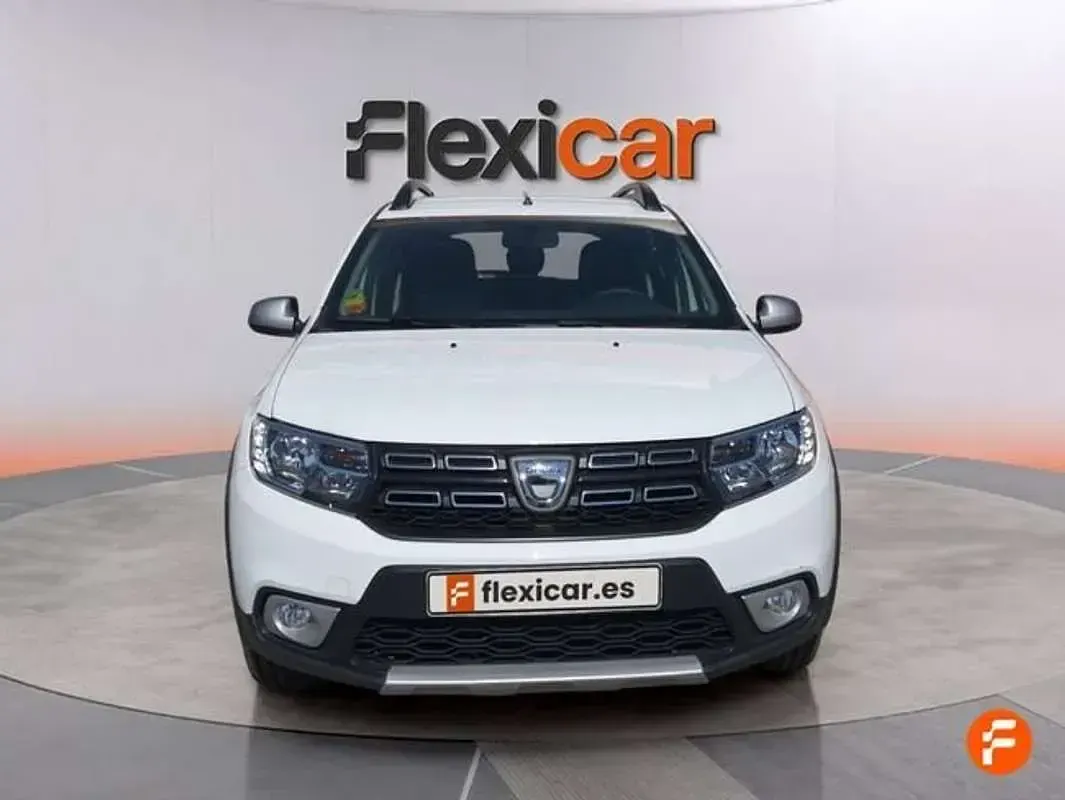 Usado Dacia Sandero Essentiel 90 CV (66 kW) 2018 Blanco Berlina