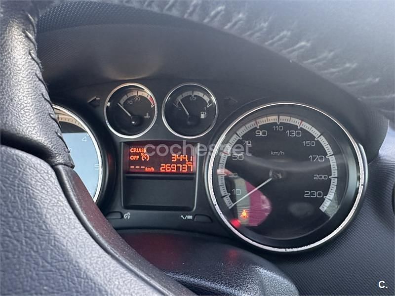 Usado Peugeot 308 Active 92 CV (67 kW) 2013 Gris / plata Berlina