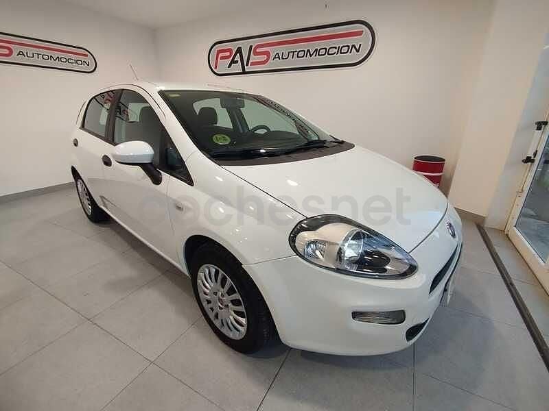 Usado Fiat Punto Pop 75 CV (55 kW) 2014 Blanco Utilitario