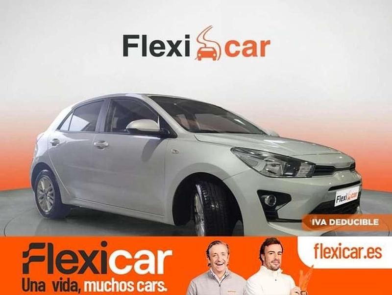 Gris Usado 2022 Kia Rio 2 Berlina | 10.990 € (Buen precio) - Imagen 1/4