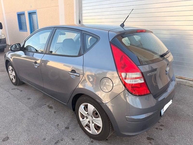 Usado Hyundai i30 Classic 109 CV (80 kW) 2009 Negro Berlina