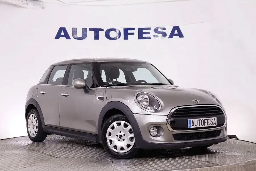 Usado Mini ONE 102 CV (75 kW) 2018 Gris Utilitario
