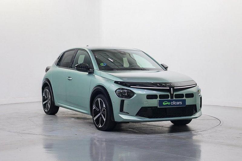 Usado Lancia Ypsilon 110 CV (80 kW) 2025 Verde Utilitario