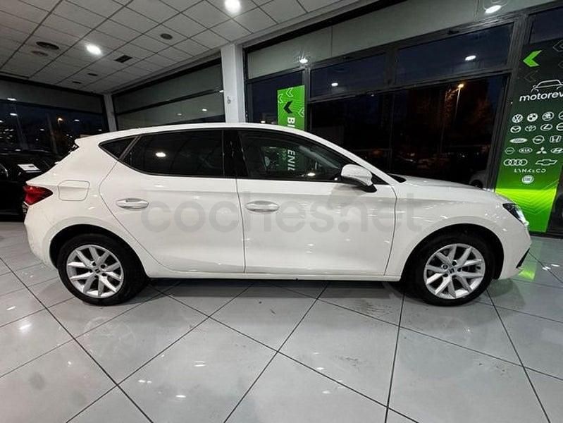 Usado Seat Leon Style 115 CV (84 kW) 2021 Blanco Berlina