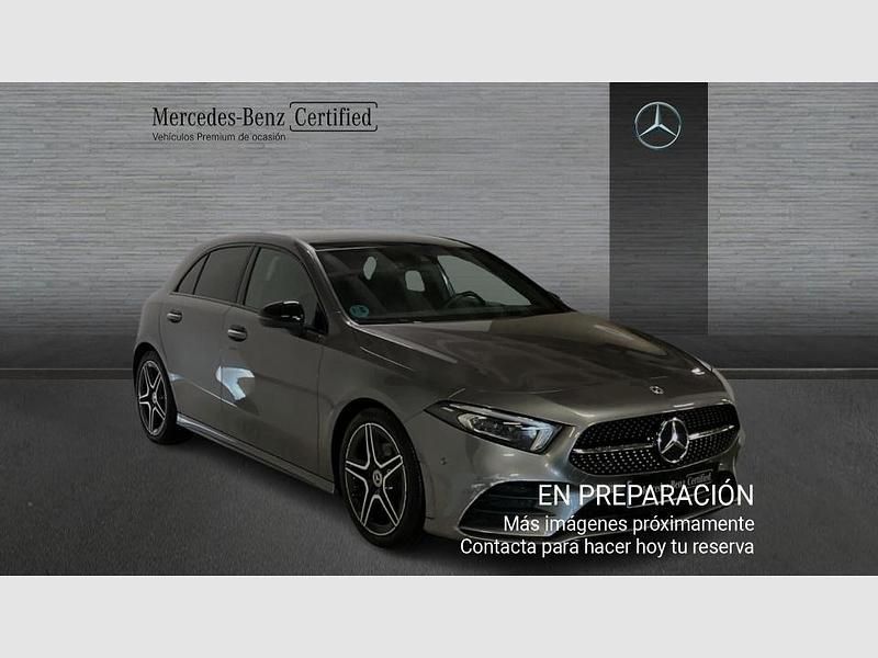 Usado Mercedes A200 AMG line 150 CV (110 kW) 2022 Mountaingrau  met. Utilitario