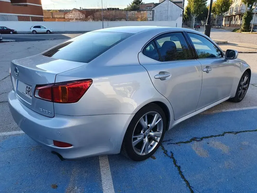 Usado Lexus IS250 Sport Line 208 CV (152 kW) 2009 Plateado Berlina