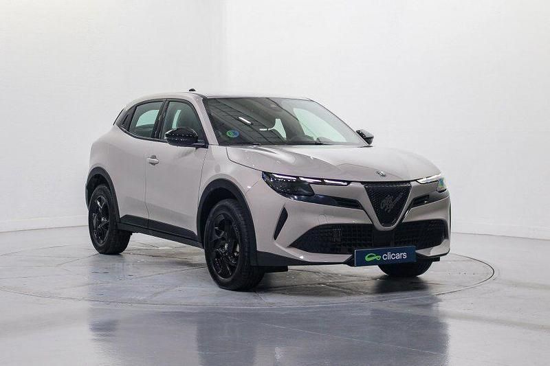 Usado Alfa Romeo Junior 136 CV (100 kW) 2025 Gris SUV