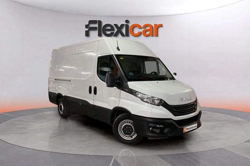 Blanco Usado 2022 Iveco Daily Berlina | 23.390 € (Buen precio) - Imagen 1/4