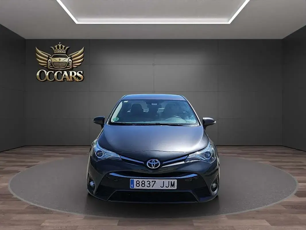 Usado Toyota Avensis Advance 143 CV (105 kW) 2015 Gris Berlina