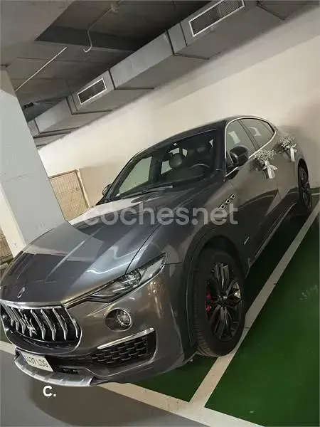 Usado Maserati Levante GranLusso 430 CV (316 kW) 2019 Gris / plata SUV
