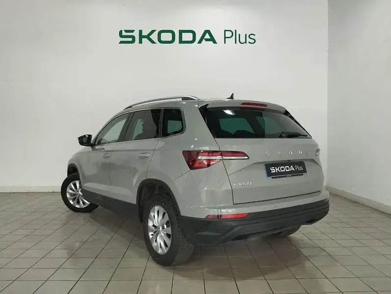 Usado Skoda Karoq Selection 116 CV (85 kW) 2024 Gris SUV