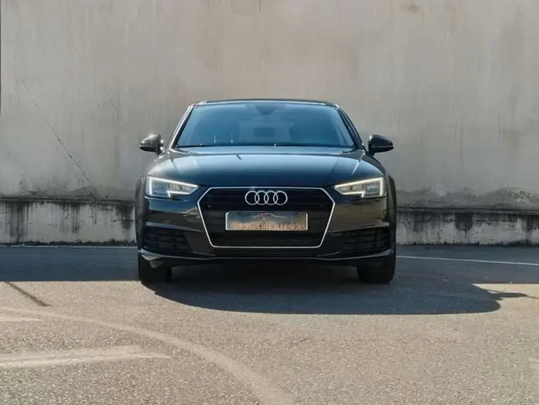 Usado Audi A4 Advanced 170 CV (125 kW) 2018 Plateado Familiar