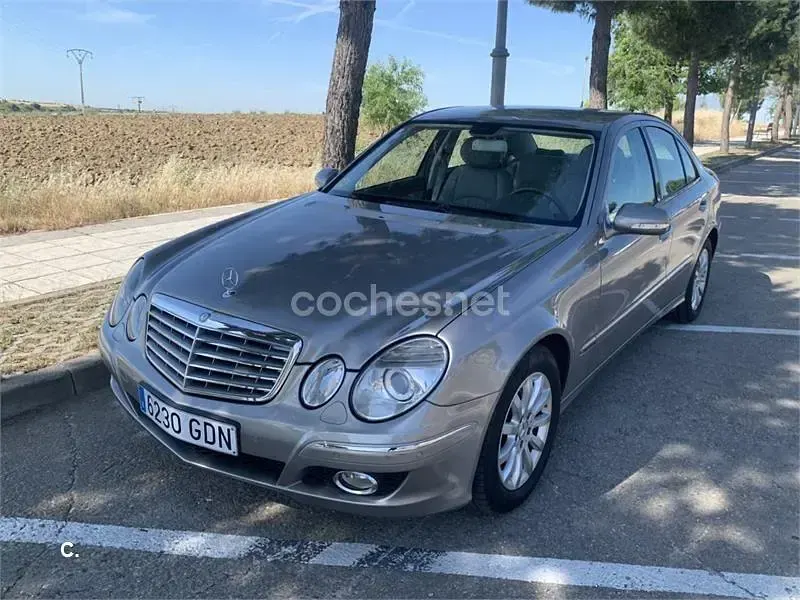 Usado Mercedes E320 Elegance 224 CV (164 kW) 2008 Gris / plata Berlina