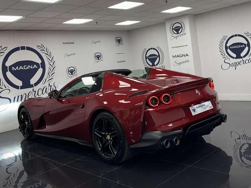 Usado Ferrari 812 799 CV (587 kW) 2021 Rojo Descapotable