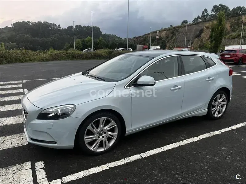 Usado Volvo V40 Summum 150 CV (110 kW) 2012 Blanco Utilitario