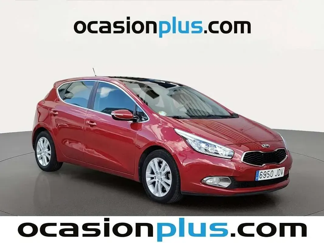 Usado Kia Ceed 128 CV (94 kW) 2015 Rojo Utilitario