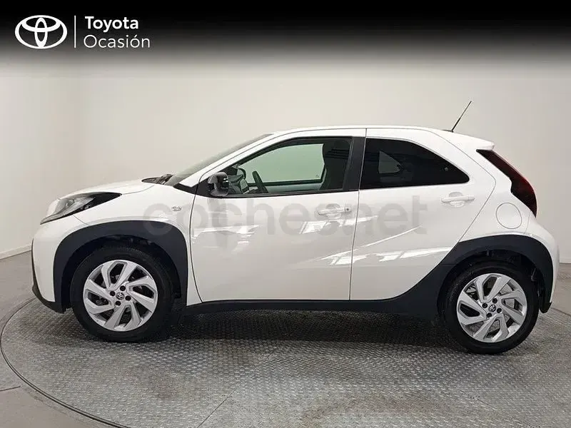 Usado Toyota Aygo X Play 72 CV (52 kW) 2025 Blanco SUV