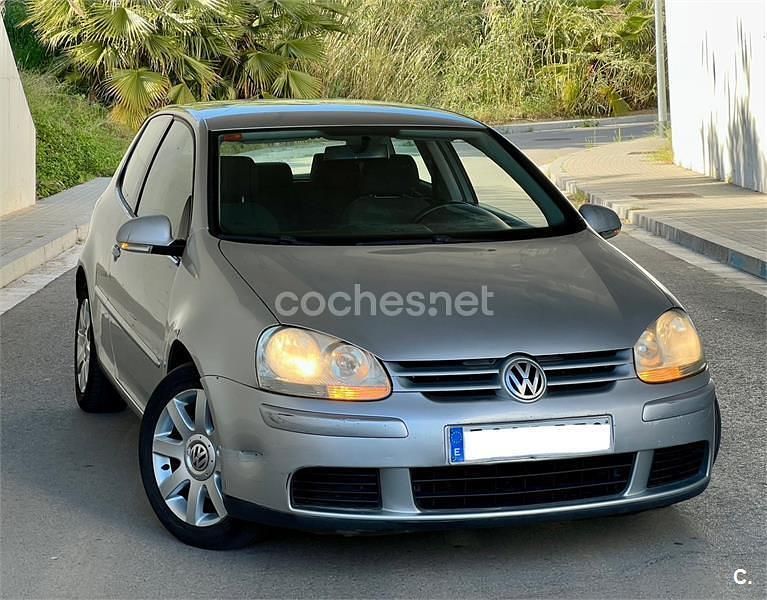 Usado VW Golf IV Highline 140 CV (102 kW) 2006 Gris / plata Berlina