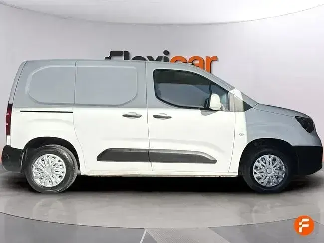 Usado Opel Combo Selective 100 CV (73 kW) 2019 Blanco Monovolumen
