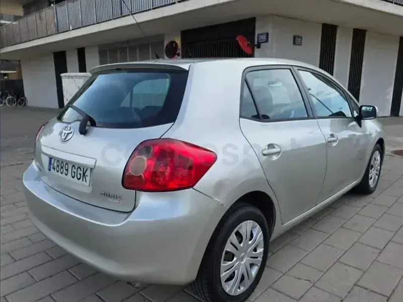 Usado Toyota Auris Luna 126 CV (92 kW) 2008 Gris / plata Utilitario