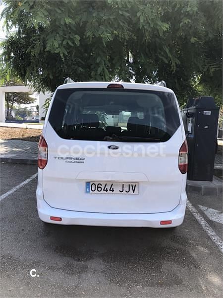 Usado Ford Tourneo Courier Ambiente 75 CV (55 kW) 2015 Blanco Monovolumen