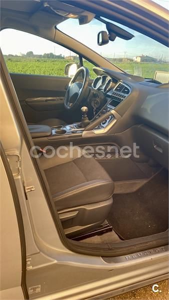Usado Peugeot 3008 Allure 115 CV (84 kW) 2014 Gris / plata Berlina