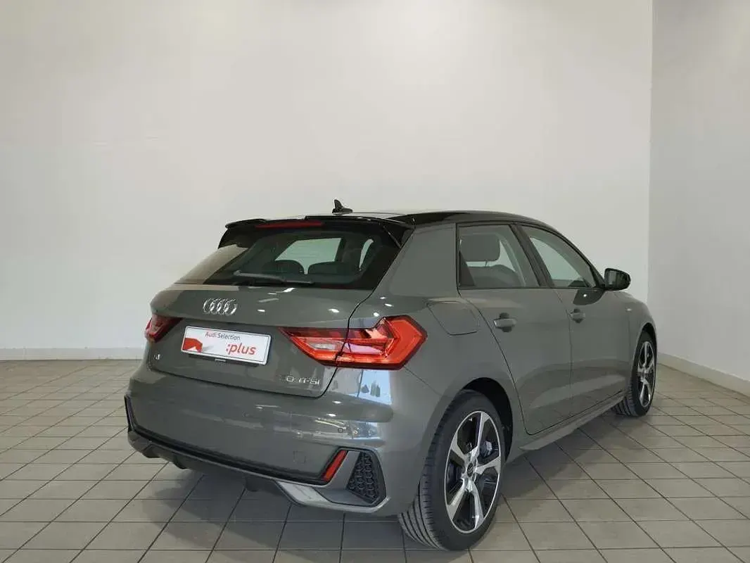 Usado Audi A1 Sportback 116 CV (85 kW) 2025 Gris Utilitario