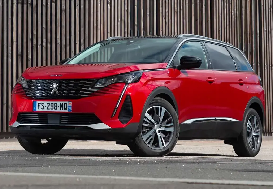 Usado Peugeot 5008 Active 136 CV (100 kW) 2024 Gris SUV