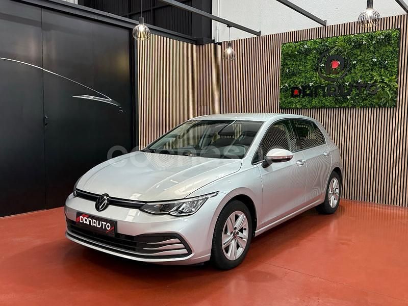Gris / plata Usado 2022 VW Golf VIII Life Berlina | 21.900 € (Precio justo) - Imagen 1/4