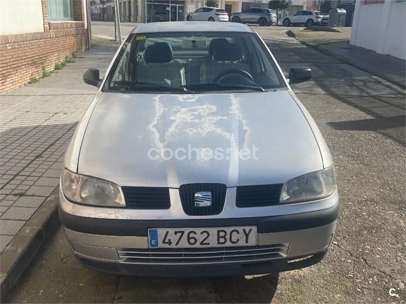 Usado Seat Cordoba Stella 90 CV (66 kW) 2000 Gris / plata Berlina