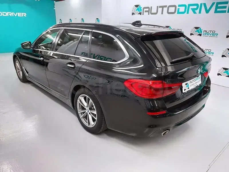 Usado BMW 520 Comfort Edition 190 CV (139 kW) 2019 Negro Familiar