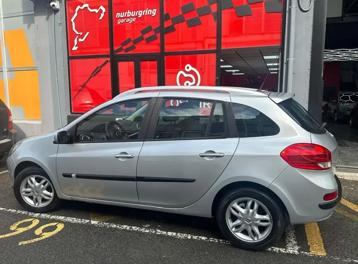 Usado Renault Clio II Dynamique 100 CV (73 kW) 2008 Gris