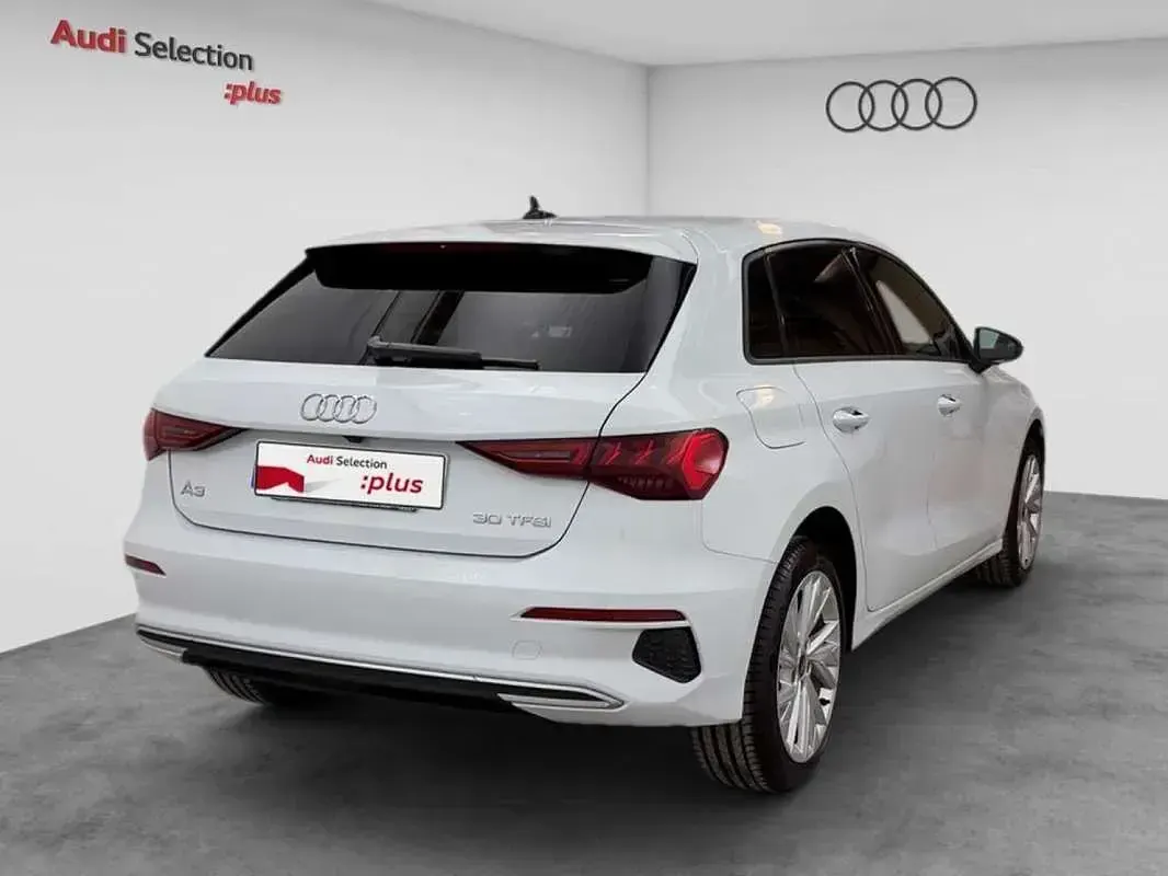 Usado Audi A3 Sportback Advanced 110 CV (80 kW) 2022 Blanco Utilitario
