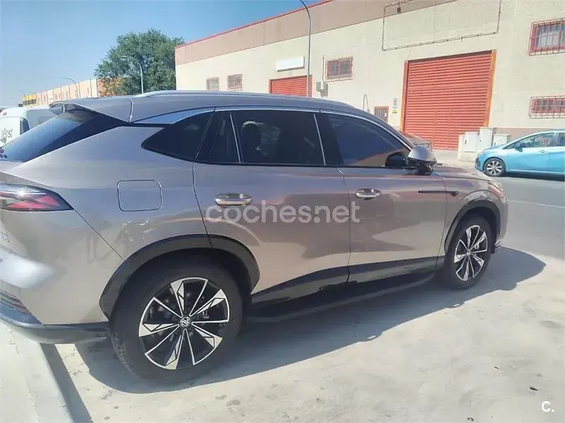 Nuevo MG HS Luxury 272 CV (200 kW) 2026 Gris / plata SUV