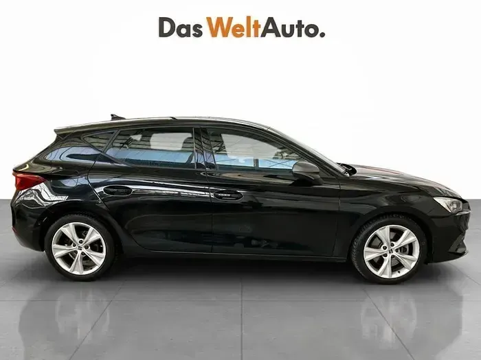 Usado Seat Leon FR 130 CV (95 kW) 2023 Negro